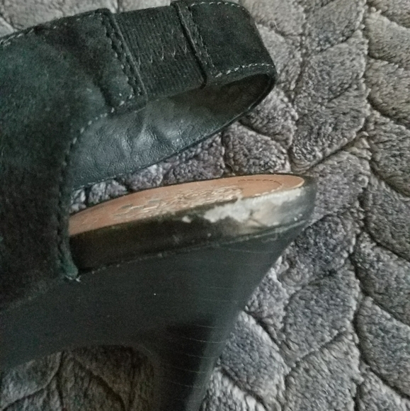 Beautiful Vince Camuto Suede & Leather Heels! - Picture 9 of 11
